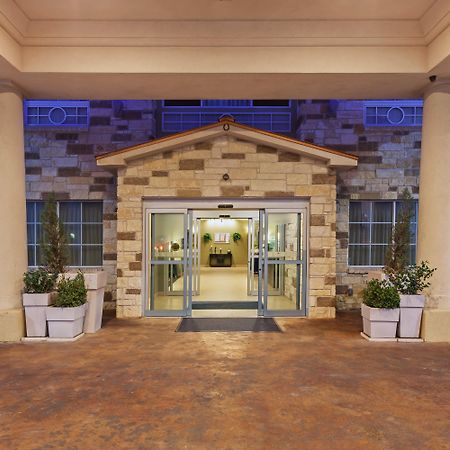 Holiday Inn Express & Suites Brady By Ihg Esterno foto