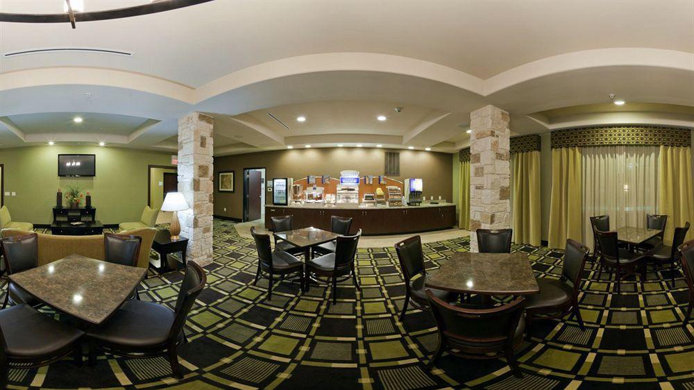 Holiday Inn Express & Suites Brady By Ihg Esterno foto