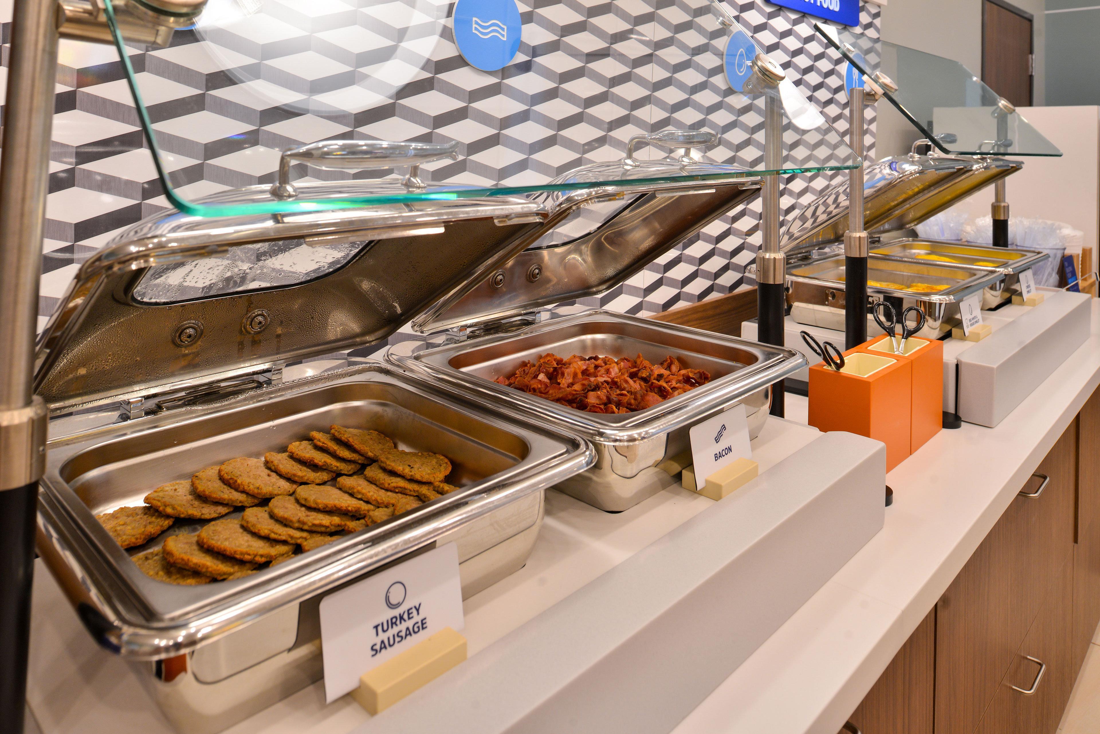 Holiday Inn Express & Suites Brady By Ihg Esterno foto
