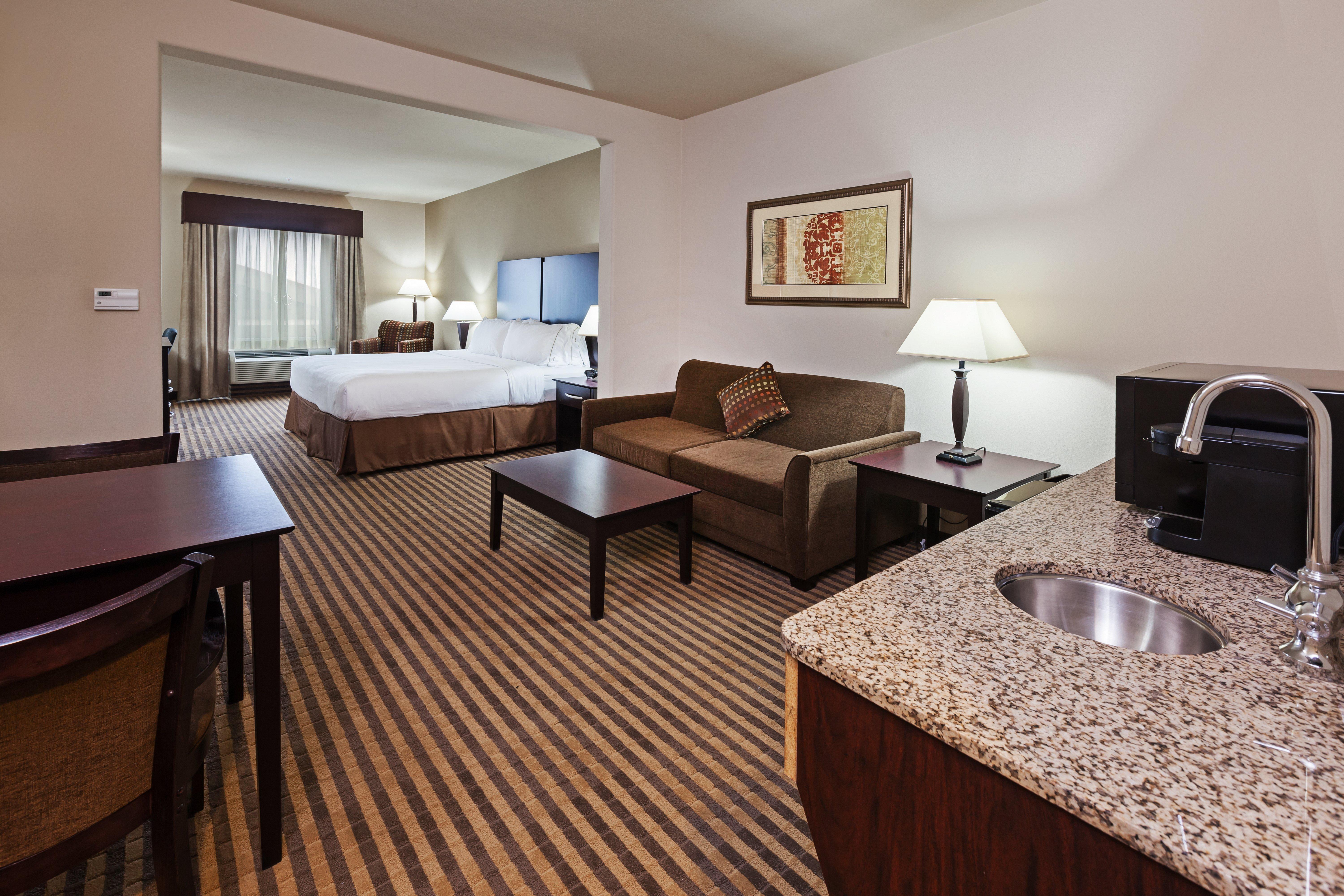 Holiday Inn Express & Suites Brady By Ihg Esterno foto