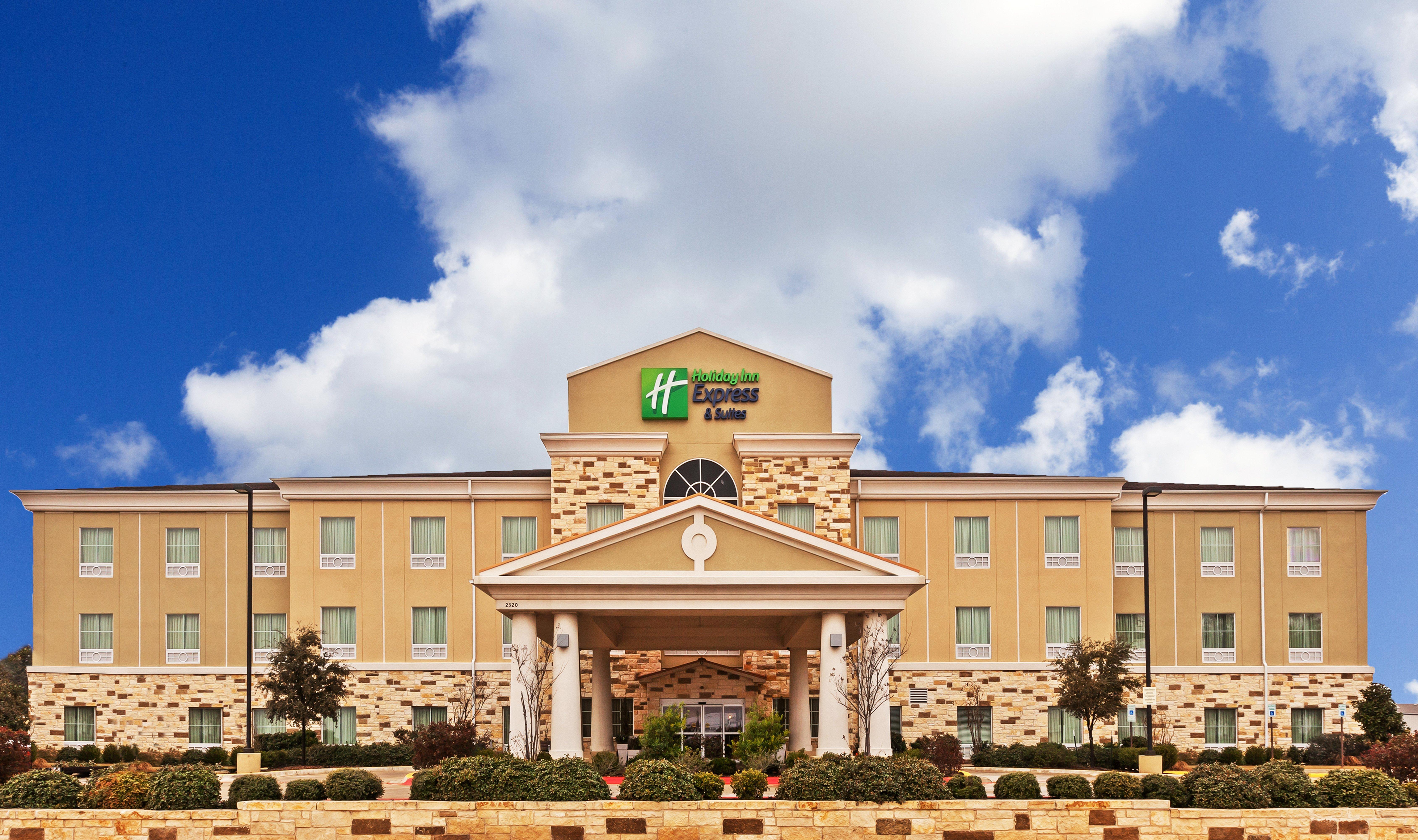 Holiday Inn Express & Suites Brady By Ihg Esterno foto