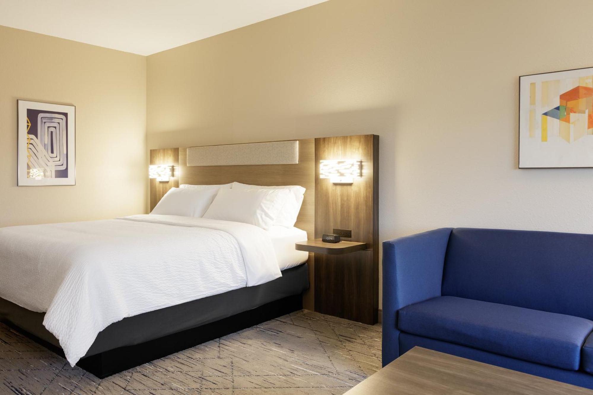 Holiday Inn Express & Suites Brady By Ihg Esterno foto