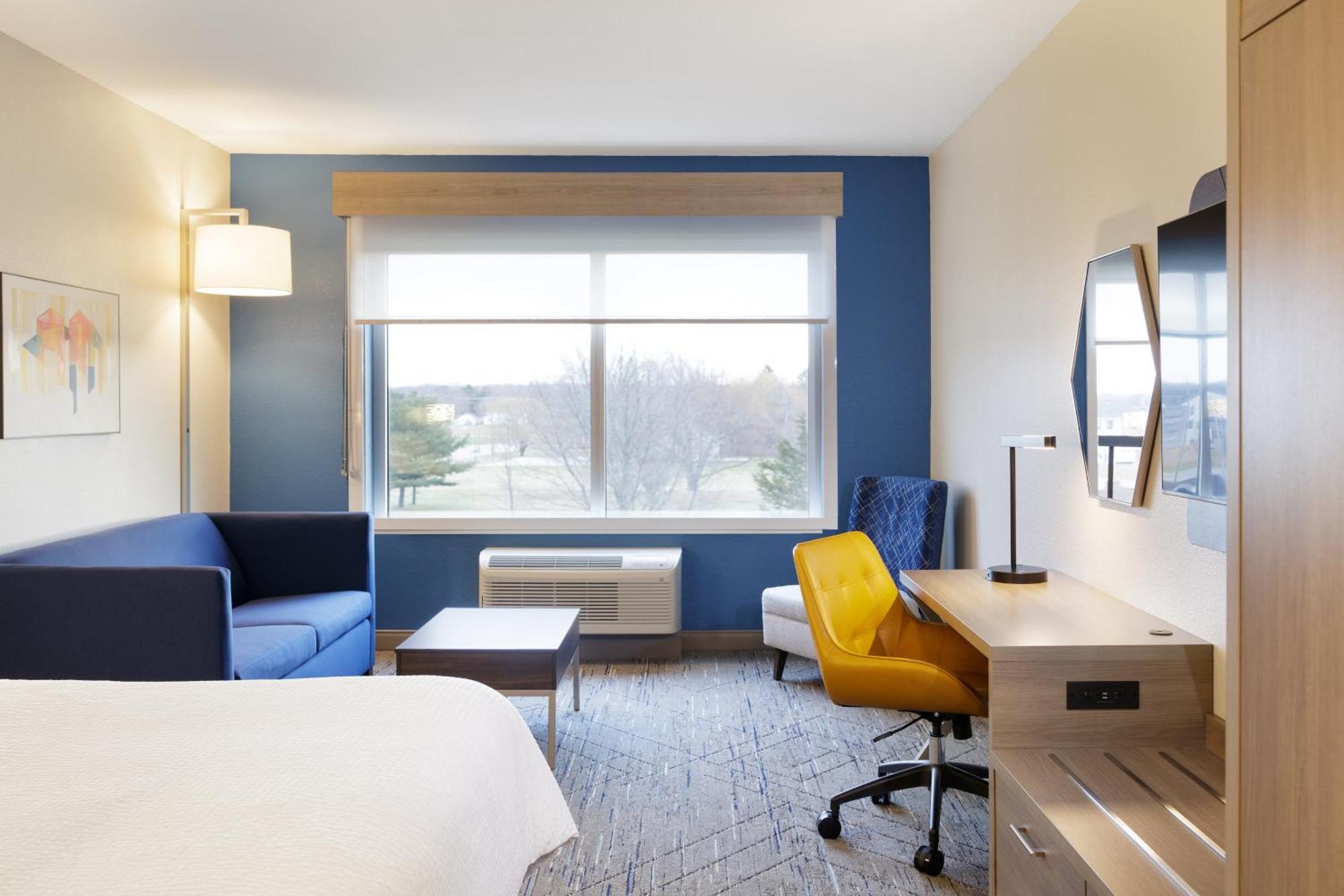 Holiday Inn Express & Suites Brady By Ihg Esterno foto