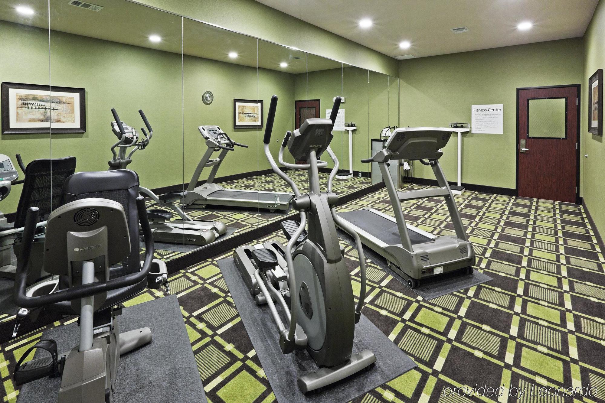 Holiday Inn Express & Suites Brady By Ihg Servizi foto