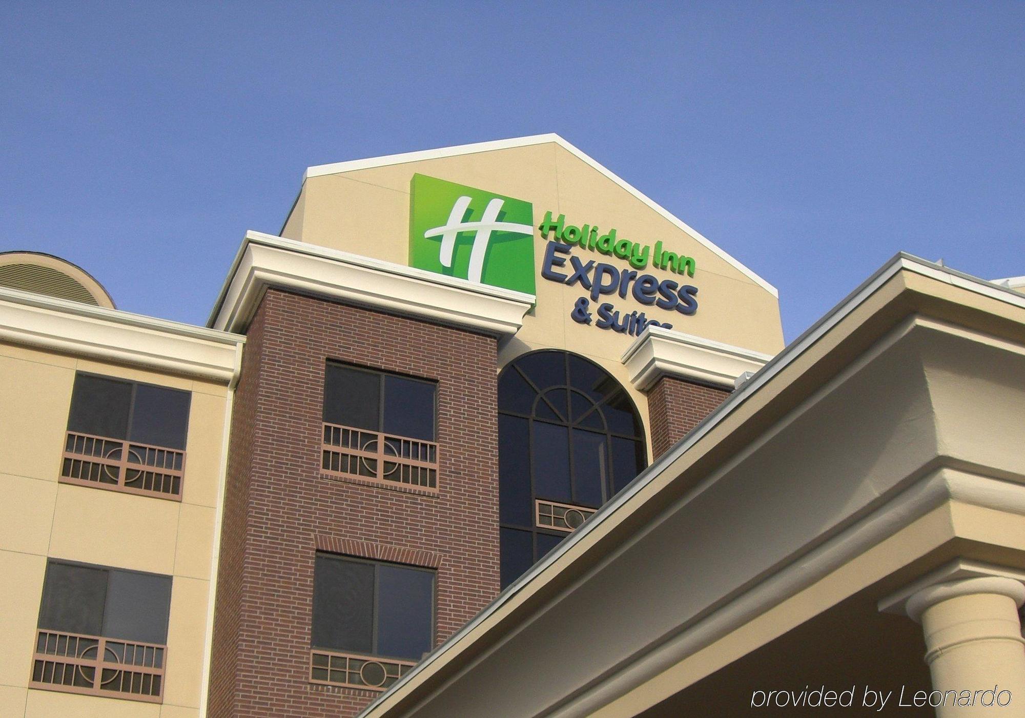 Holiday Inn Express & Suites Brady By Ihg Esterno foto