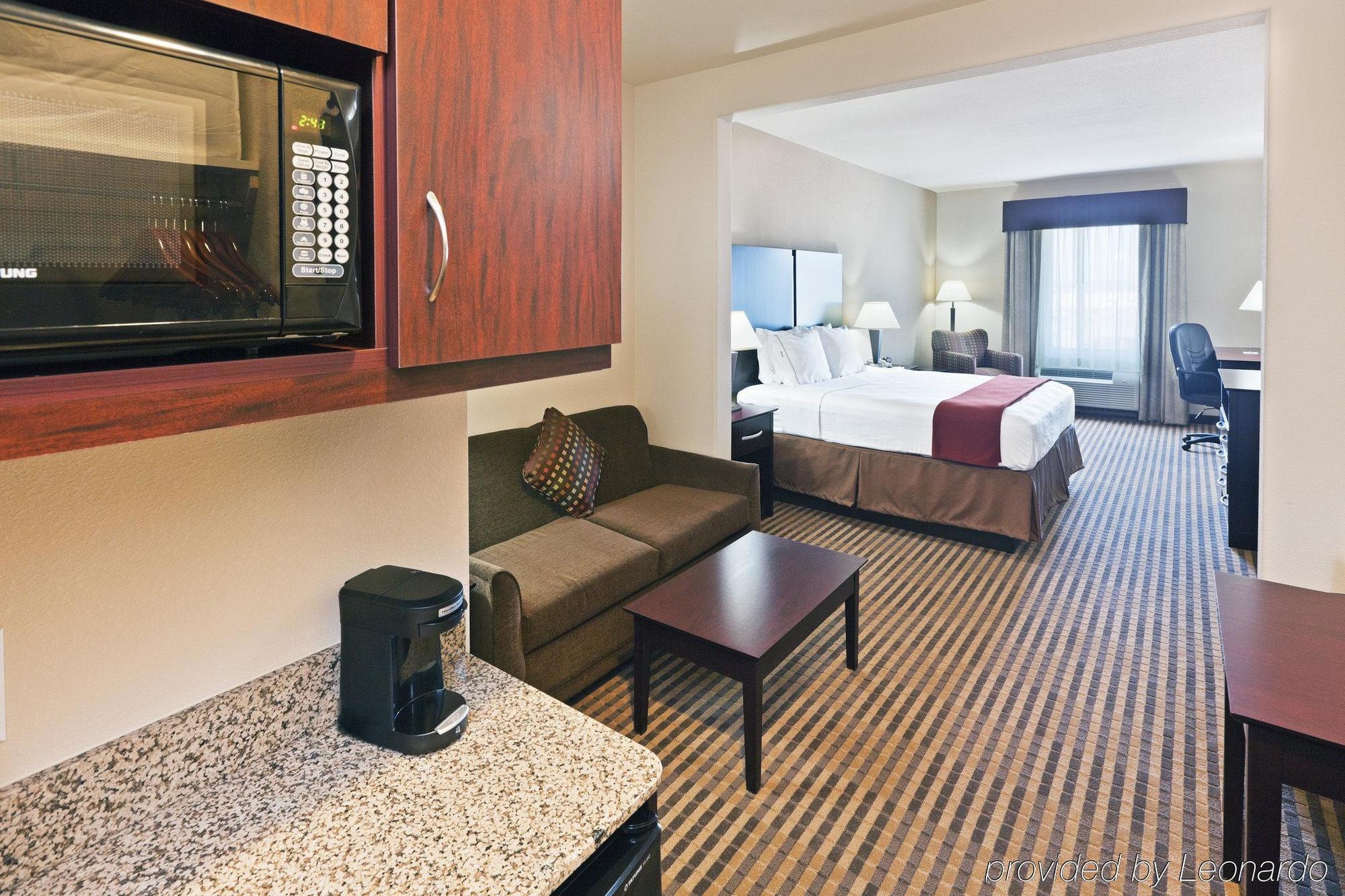 Holiday Inn Express & Suites Brady By Ihg Camera foto