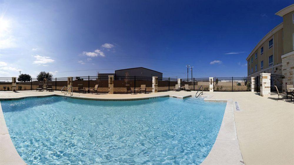 Holiday Inn Express & Suites Brady By Ihg Esterno foto