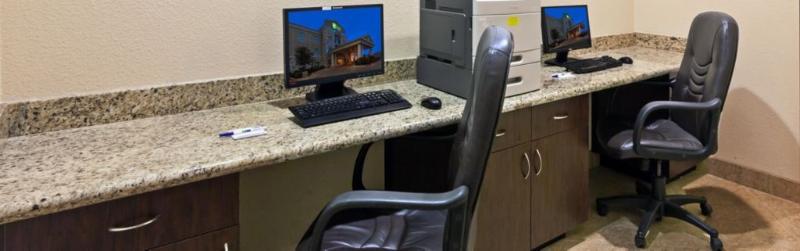 Holiday Inn Express & Suites Brady By Ihg Esterno foto